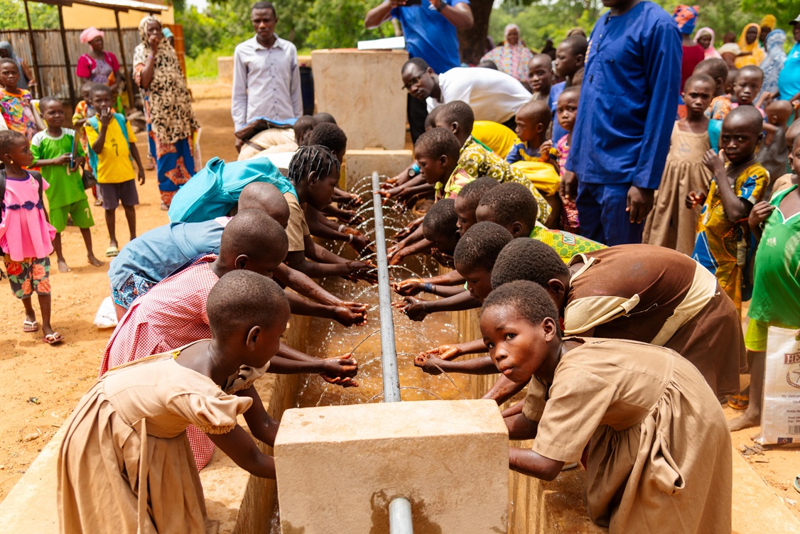 Collective handwashing stations