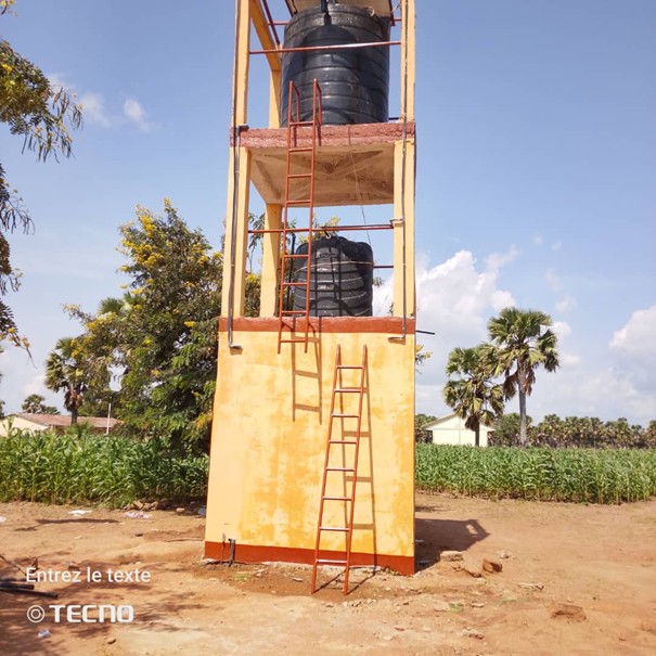 Structure supporting the two polytanks