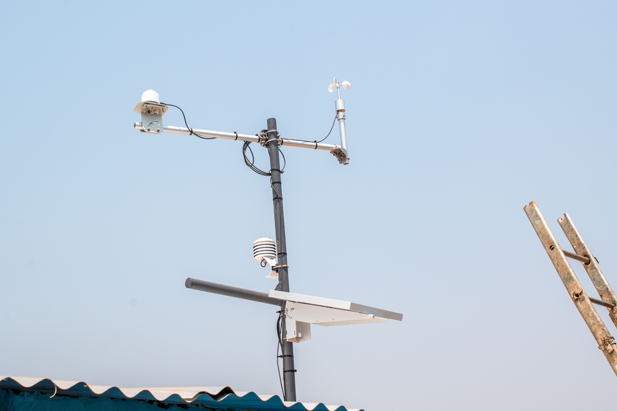 Measurement system to verify proper operation of the installations